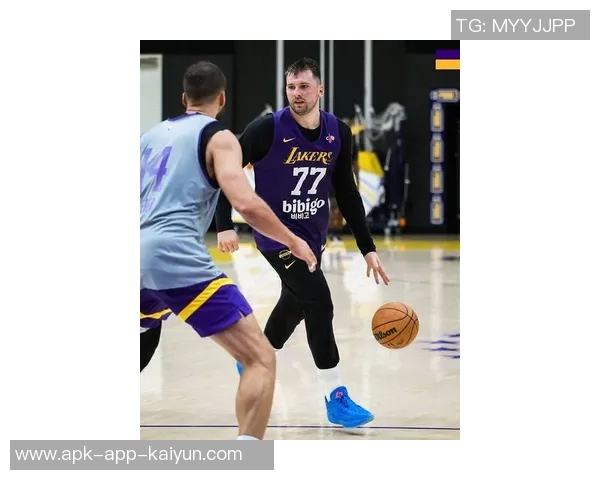 詹姆斯称赞东契奇身体状态出色有助于赛后恢复表现提升 詹姆斯称赞东契奇身体状态出色有助于赛后恢复表现提升