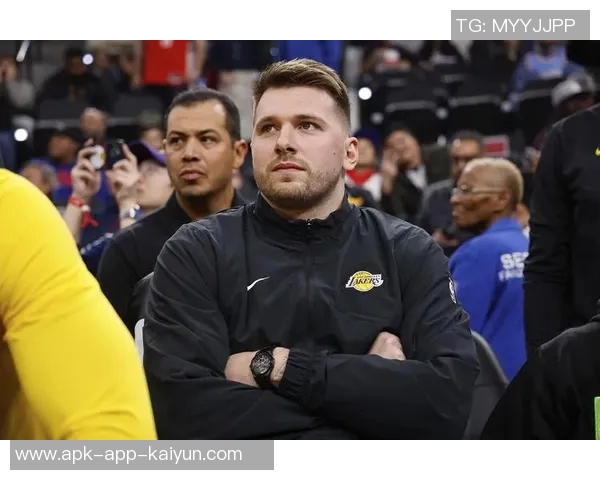 雷迪克赞东契奇扣篮精彩释放情绪让人惊喜 雷迪克赞东契奇扣篮精彩释放情绪让人惊喜