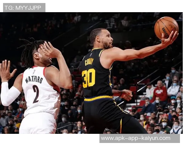 克拉克斯顿上半场表现惊艳7投5中砍下11分8篮板外线命中率完美 克拉克斯顿上半场表现惊艳7投5中砍下11分8篮板外线命中率完美