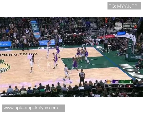 布朗尼调侃里夫斯换备胎经历乡间小路抛锚趣事引发热议