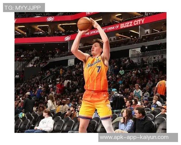 克尼佩尔高效发挥10中7三分5中3助力球队获胜贡献19分7板4助