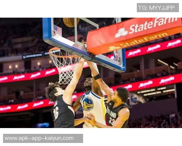 杨瀚森全力争抢后场篮板险被队友截胡展现拼搏精神